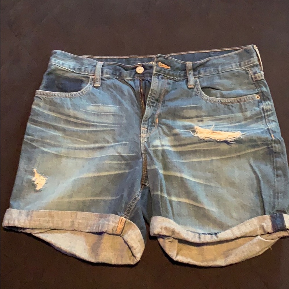Old Navy Women’s boyfriend jean shorts size 10